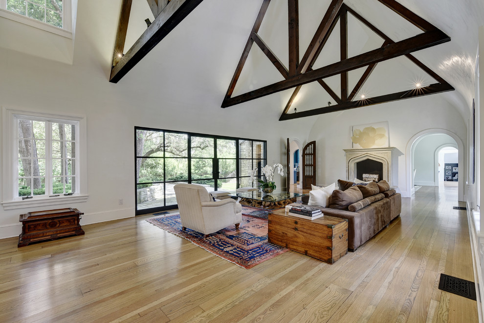 Transitional home design photo in Austin