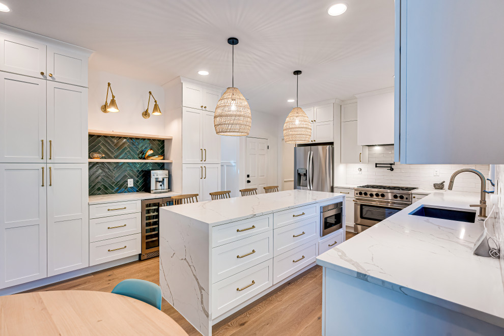 Design ideas for a mid-sized midcentury l-shaped eat-in kitchen in DC Metro with an undermount sink, beaded inset cabinets, white cabinets, marble benchtops, white splashback, stone tile splashback, coloured appliances, linoleum floors, with island and white benchtop.