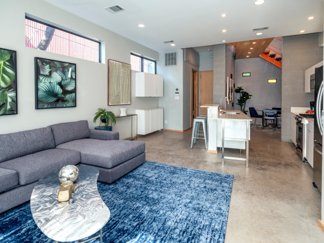 Open Floor Plan retro-vardagsrum
