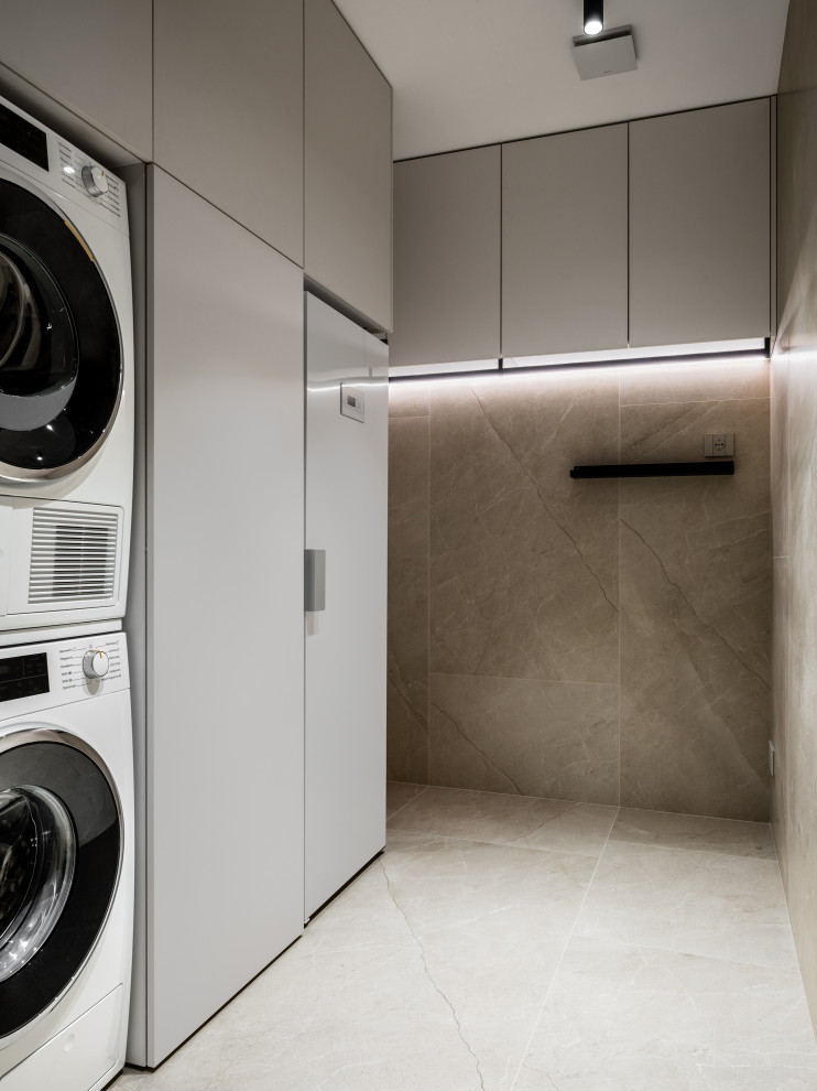 Photo of a contemporary laundry room in Miami.