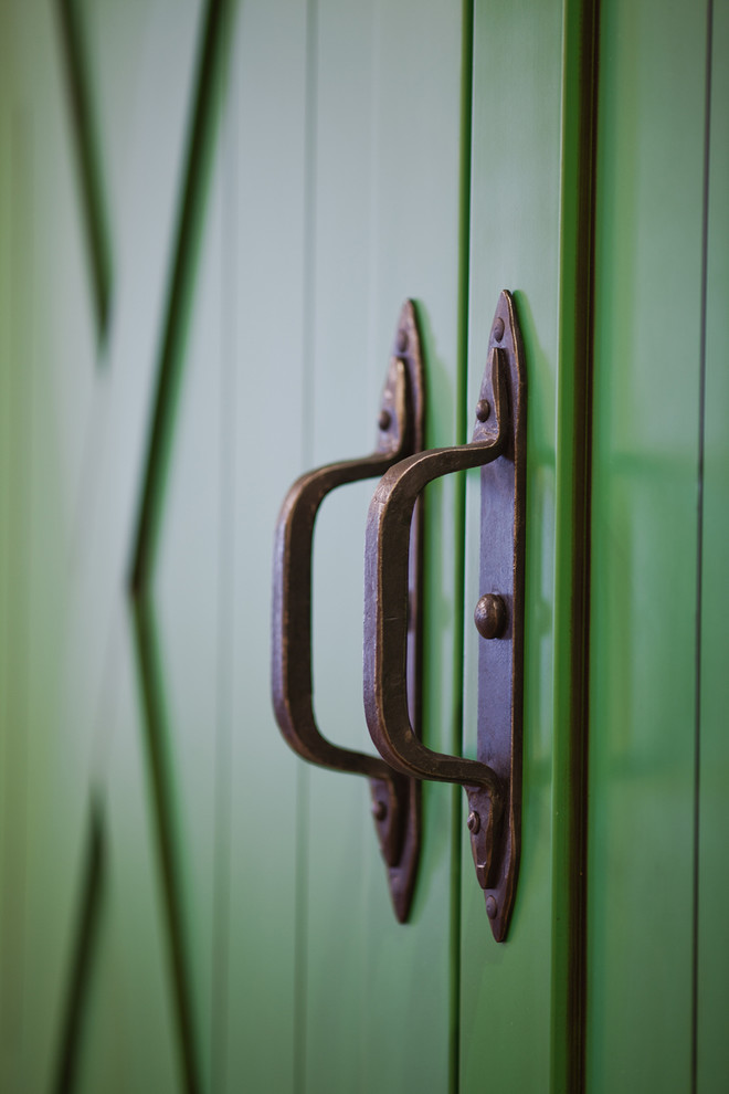 Домик у озера