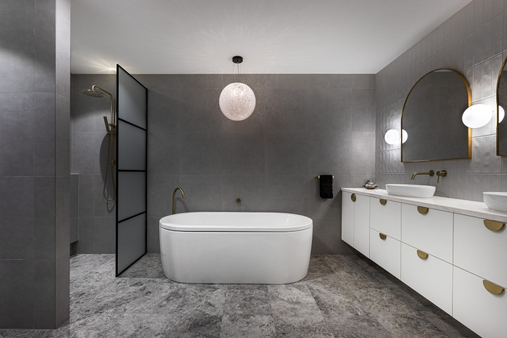 Contemporary bathroom in Melbourne.