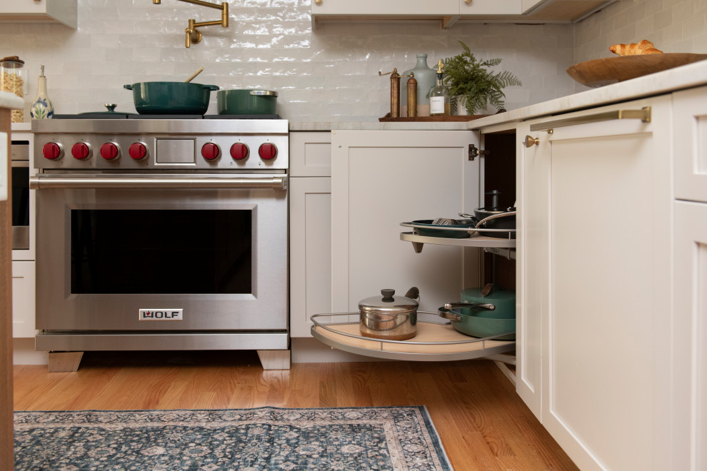 Kitchen - transitional kitchen idea in Boston