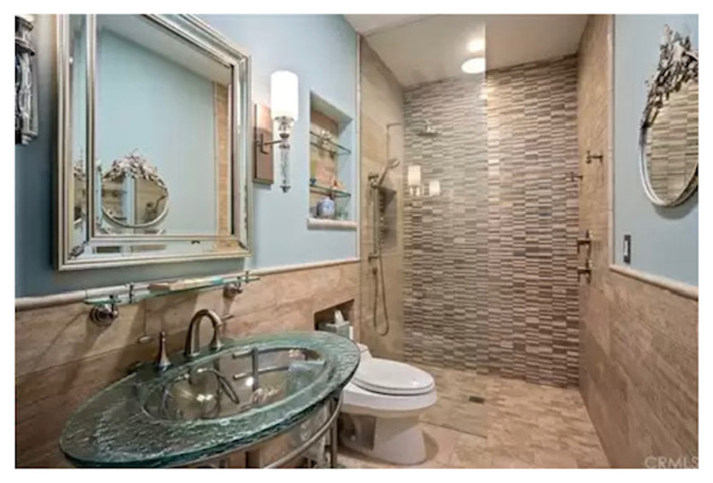 Paso Robles Hall Bath Before