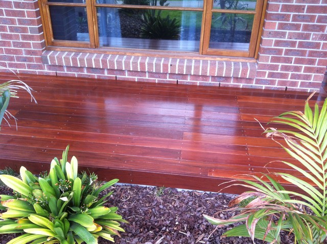 The Jarrah contemporary-deck