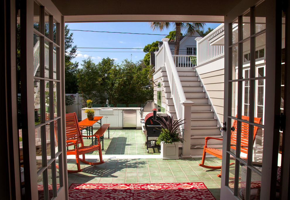 Elegant home design photo in Tampa