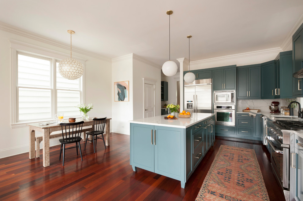 Kitchen - transitional kitchen idea in Chicago
