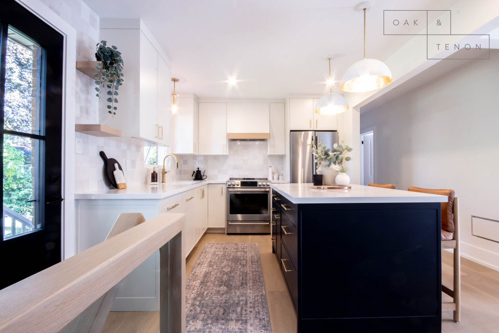Kitchen - transitional kitchen idea in Toronto