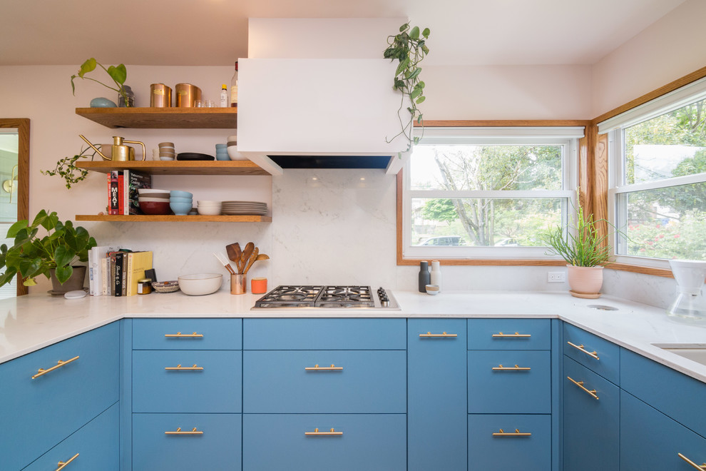 Photo of a midcentury kitchen in Portland.