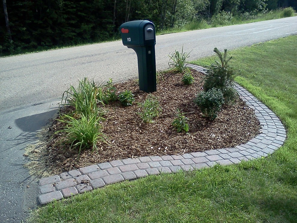 Design ideas for a rustic landscaping in Calgary.