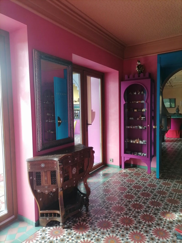 Интерьер дома в восточном стиле с бассейном и хаммамом