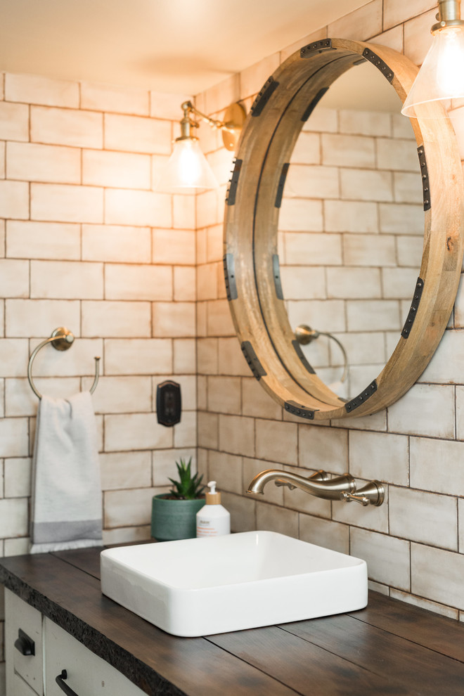 Bathroom - rustic bathroom idea in Cedar Rapids