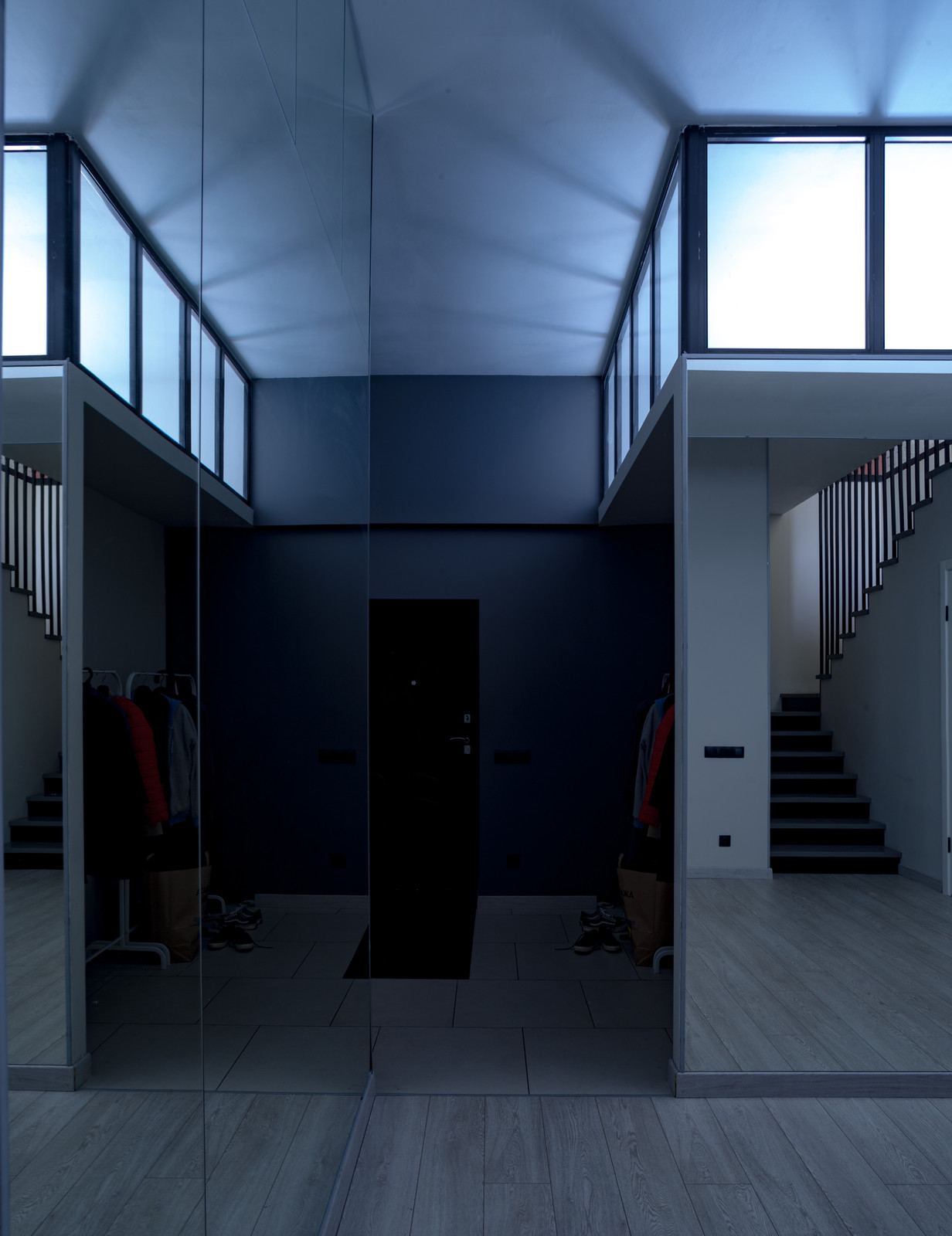 Дом с четырьмя лестницами