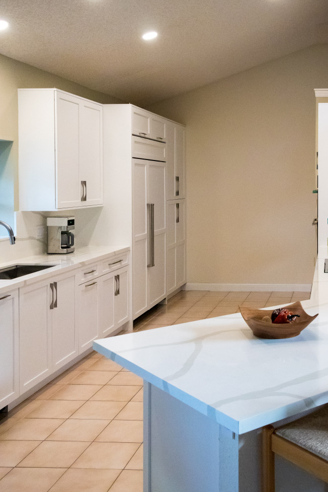 Inspiration for a transitional home design remodel in Miami