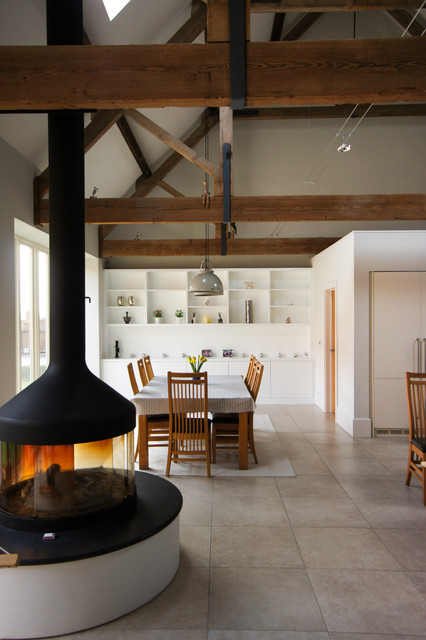 Built in Cabinets in Barn conversion landhausstil-esszimmer