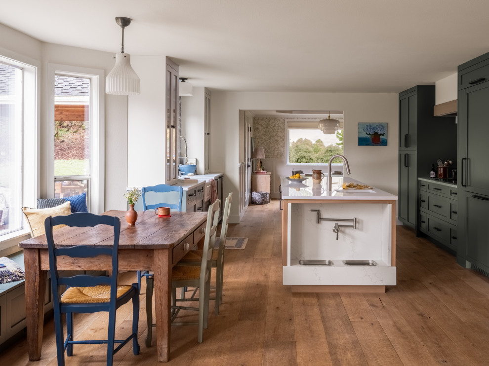 Transitional kitchen photo in Seattle