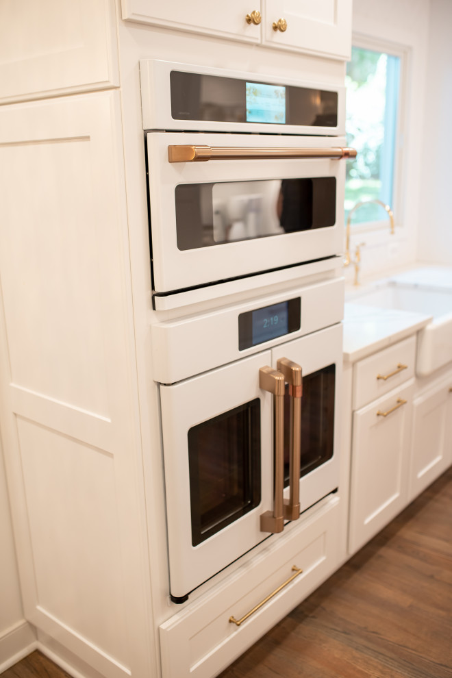 Transitional kitchen photo in Baltimore