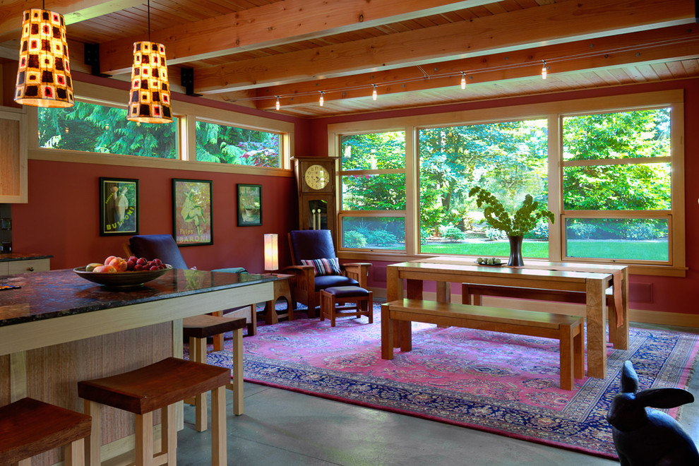 This is an example of an arts and crafts dining room in Seattle.