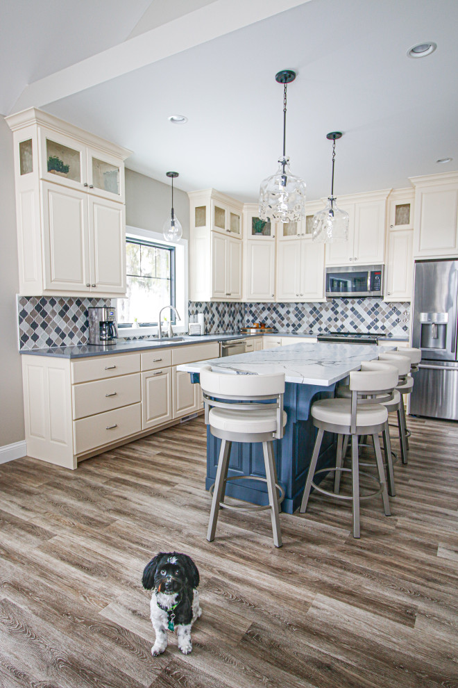 Kitchen - transitional kitchen idea