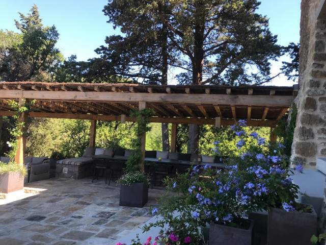 Una villa sulle colline toscane mediterranean-garden
