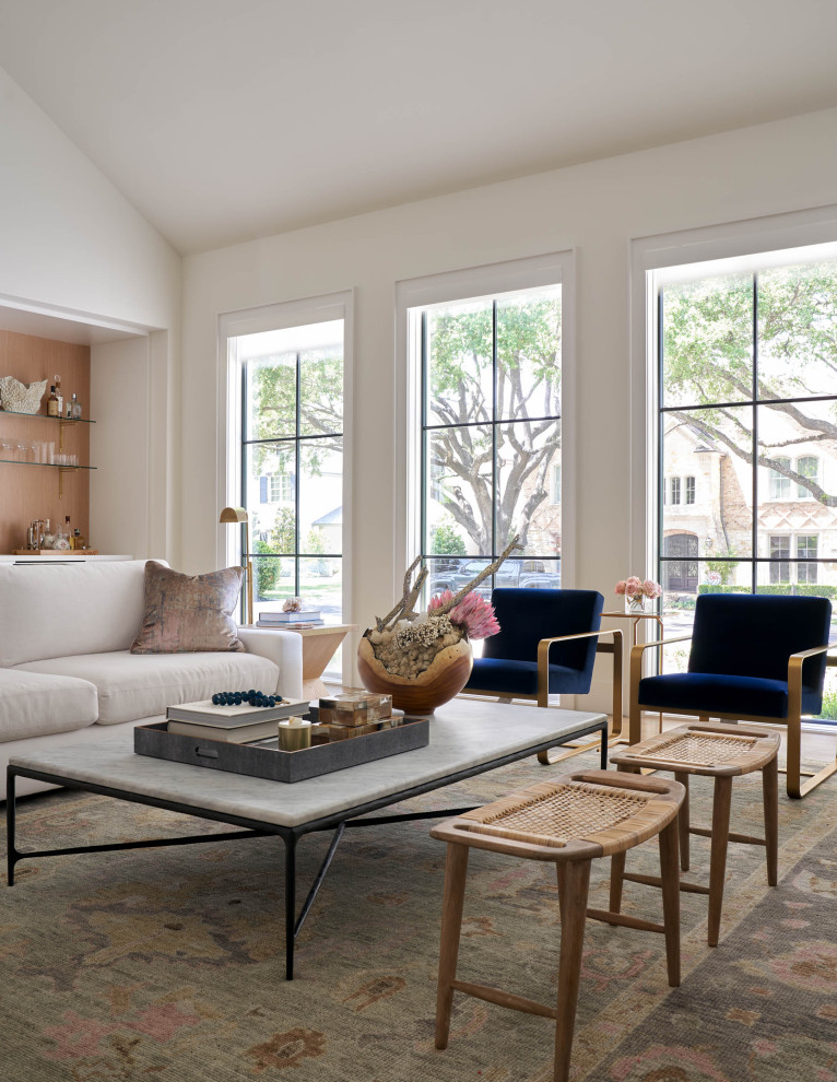 Example of a transitional home design design in Dallas
