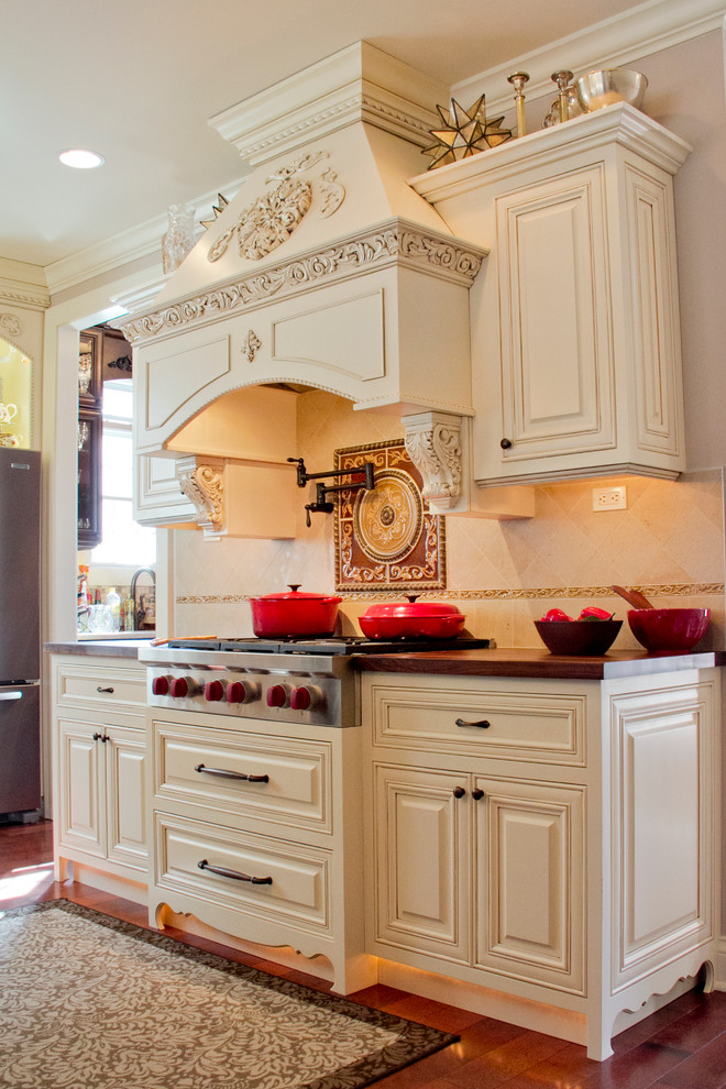 This is an example of an arts and crafts kitchen in Santa Barbara.
