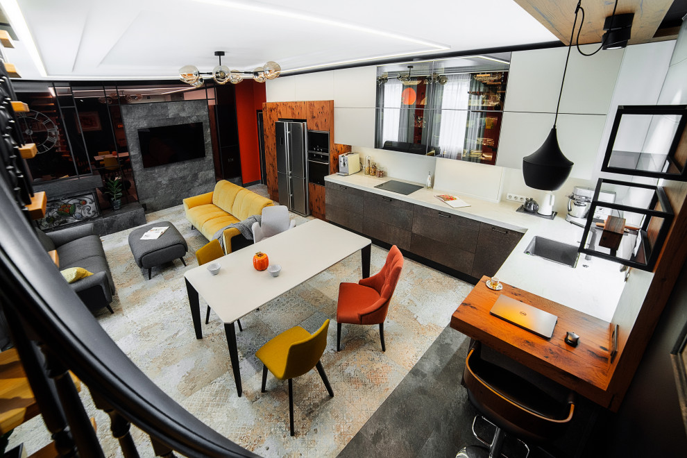 Яркая гостиная для ярких заказчиков