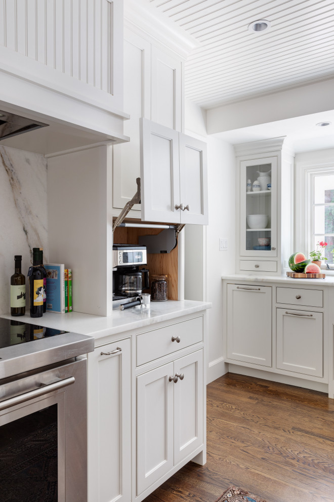 Kitchen - transitional kitchen idea in Boston