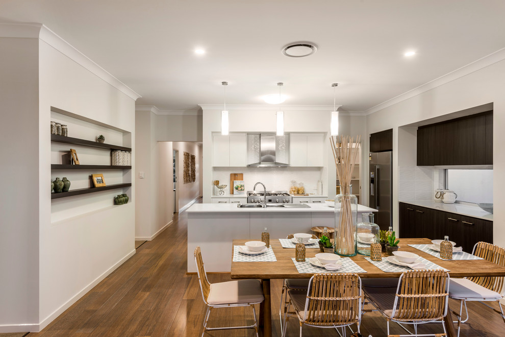 Inspiration for a mid-sized beach style kitchen/dining combo in Brisbane with bamboo floors, no fireplace and white walls.