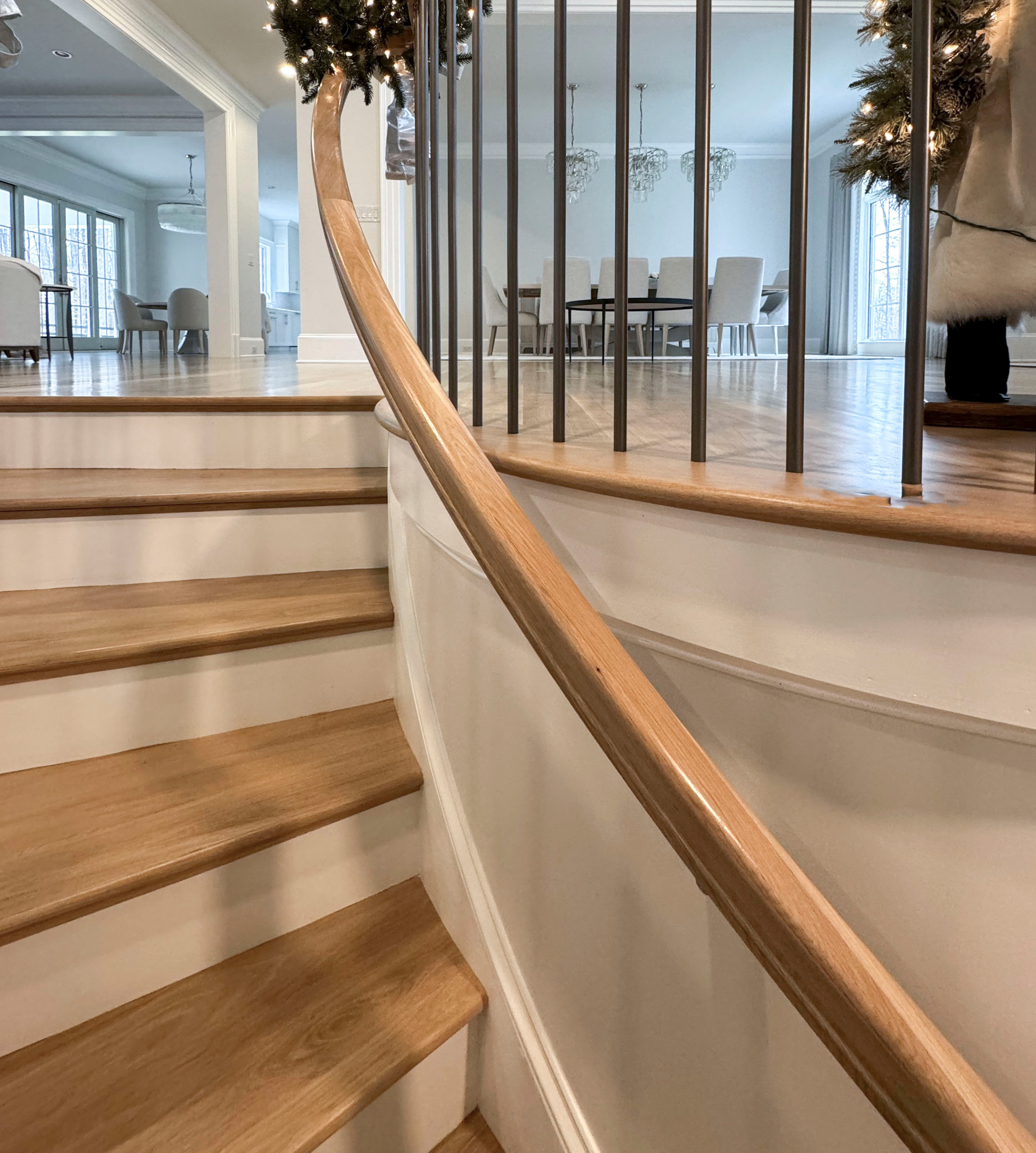 116_Elegant & Eye-catching Curved Staircase, Leesburg VA 20175