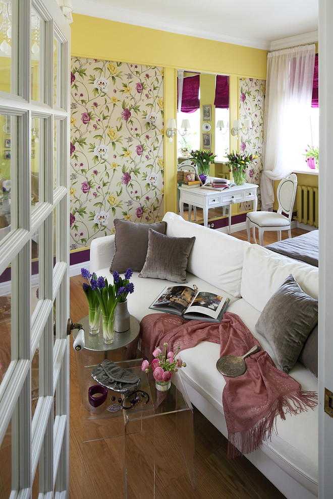 Example of an eclectic home design design in Moscow