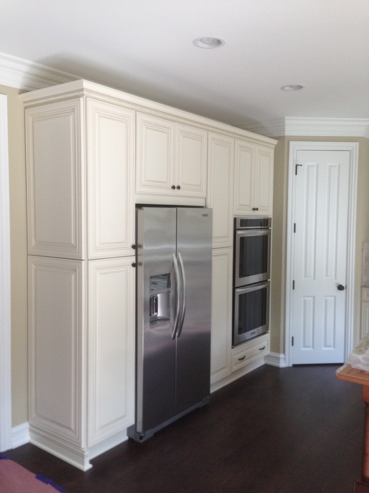 Kitchen - transitional kitchen idea