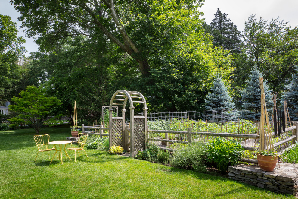Transitional home design photo in Providence