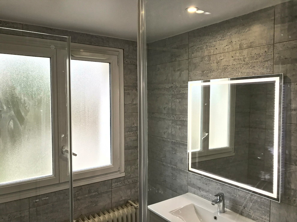 Mid-sized transitional 3/4 bathroom in Paris with beaded inset cabinets, brown cabinets, a freestanding tub, a curbless shower, a bidet, gray tile, ceramic tile, grey walls, ceramic floors, a vessel sink, limestone benchtops, grey floor, a sliding shower screen and white benchtops.