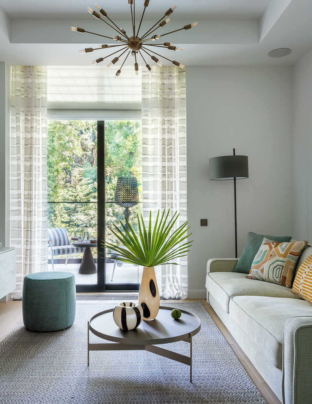 Двухкомнатные апартаменты в премиальном комплексе в Сочи