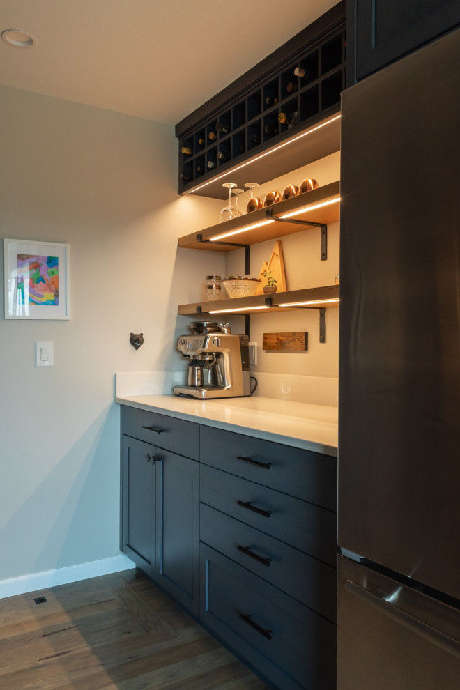 Transitional kitchen photo in Seattle