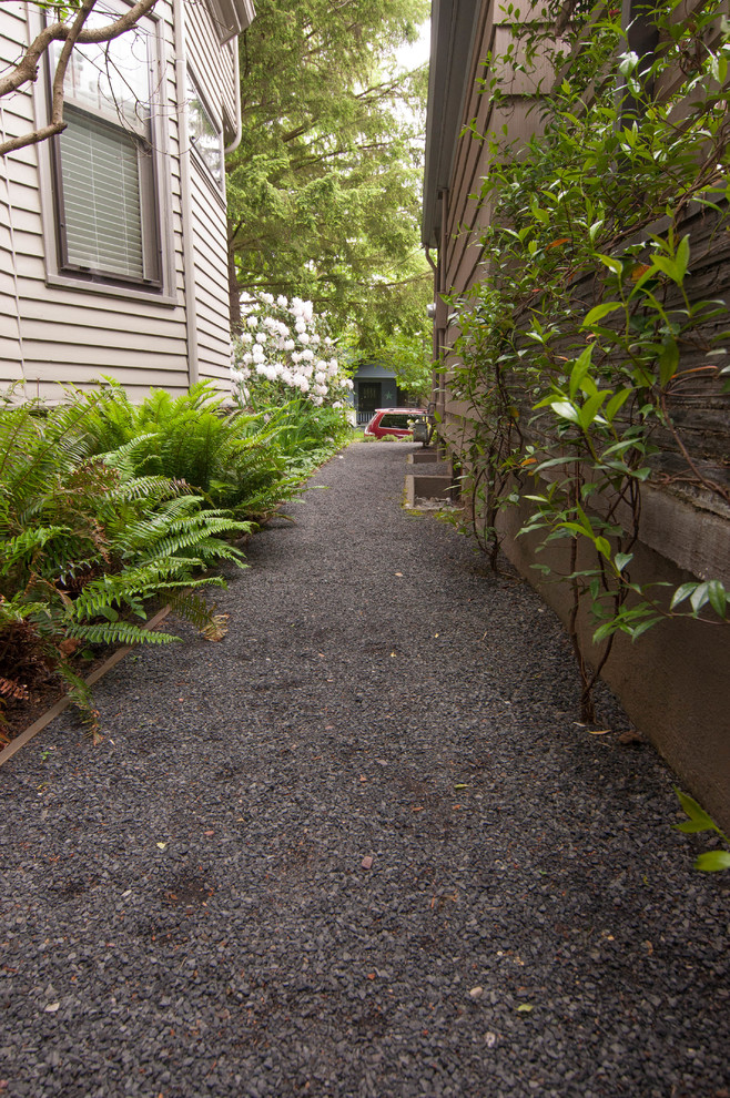Photo of a small midcentury side yard partial sun formal garden for winter in Portland with a garden path and gravel.