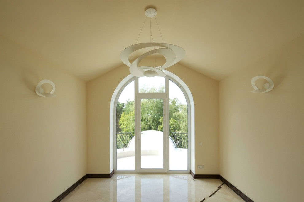 Загородный дом - мансарда, расположение кухни и душевой. Реализованный проект.