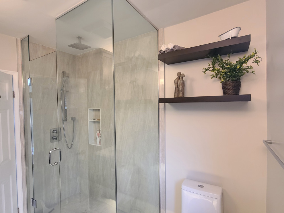 Bathroom - transitional bathroom idea