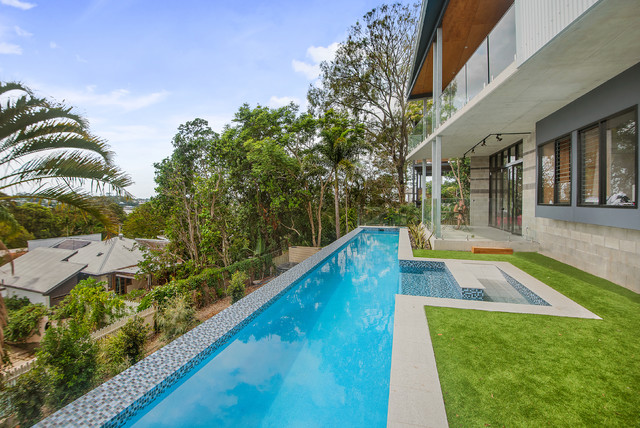 Grange moderne-pool