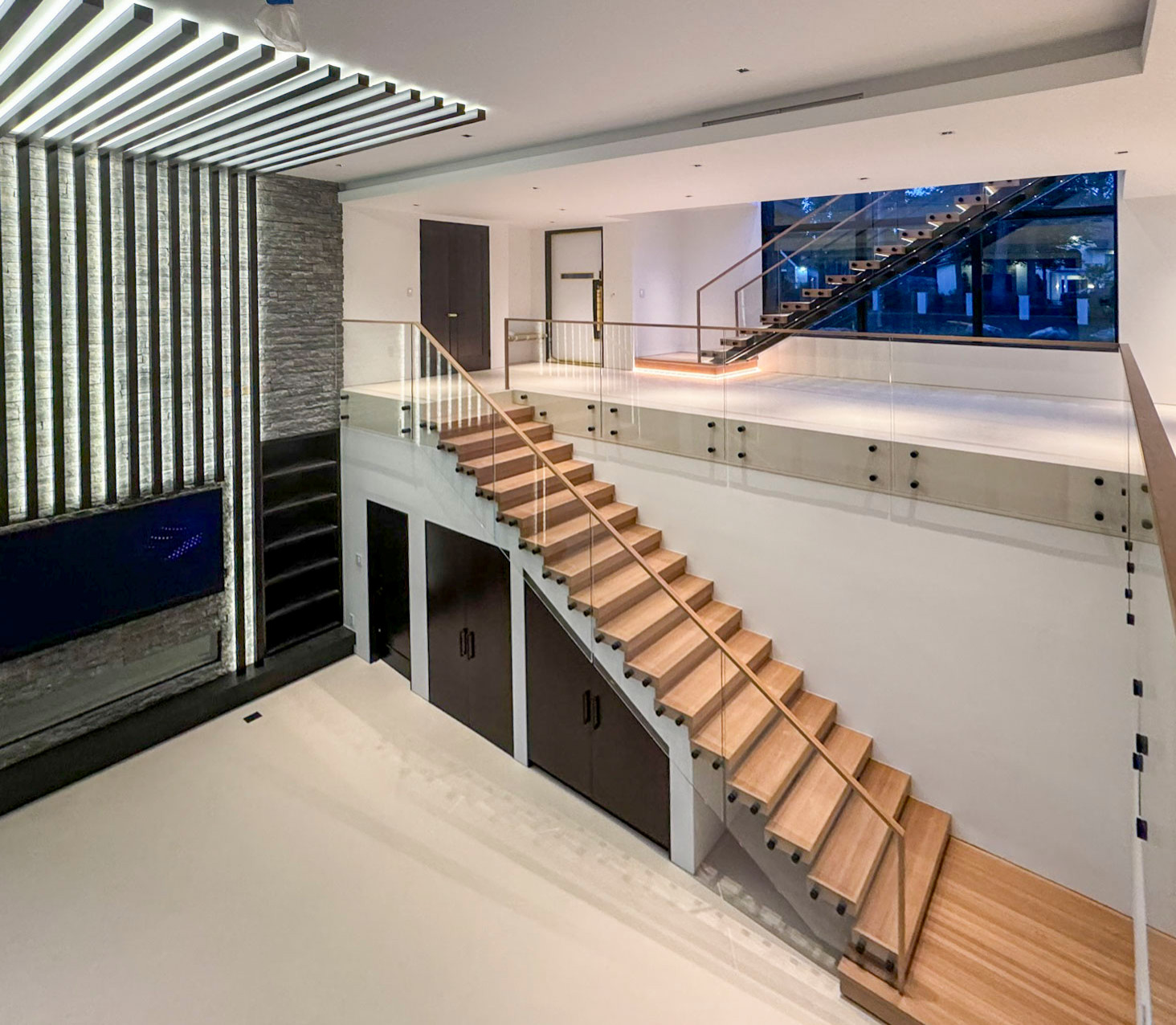 126_Visually Open and Light Contemporary Staircase, Mclean, VA 22102