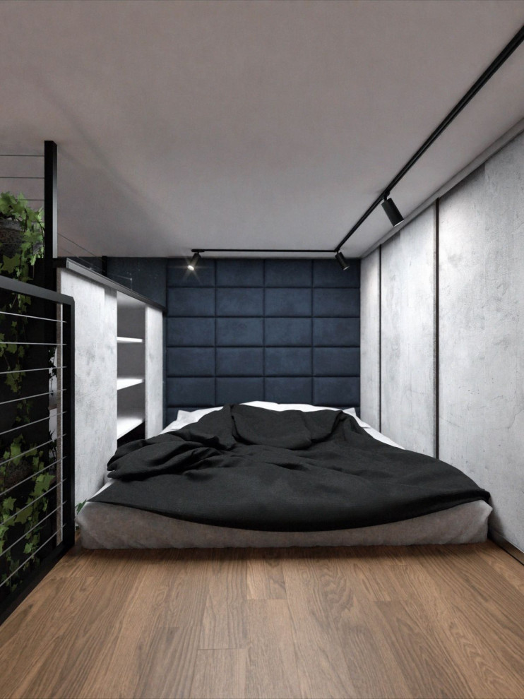 На фото: спальня среднего размера в стиле лофт с светлым паркетным полом