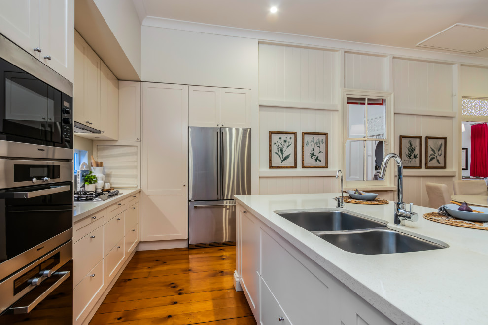 Photo of a traditional kitchen in Brisbane.