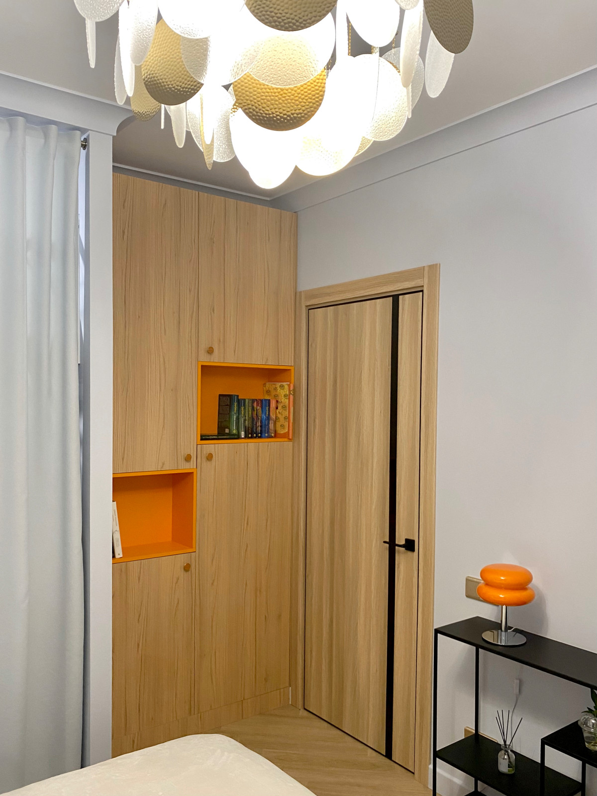 Малые м2 - не помеха комфорта. Смелый и яркий интерьер для молодой семьи