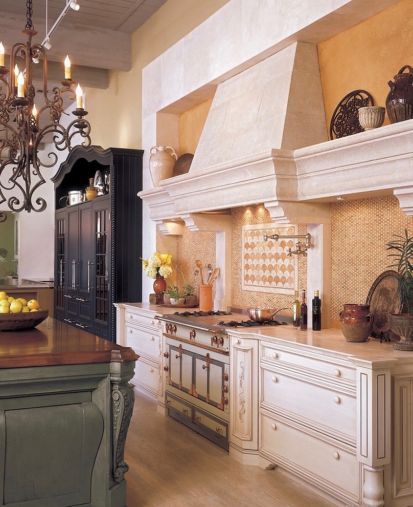 Transitional kitchen photo in Toronto