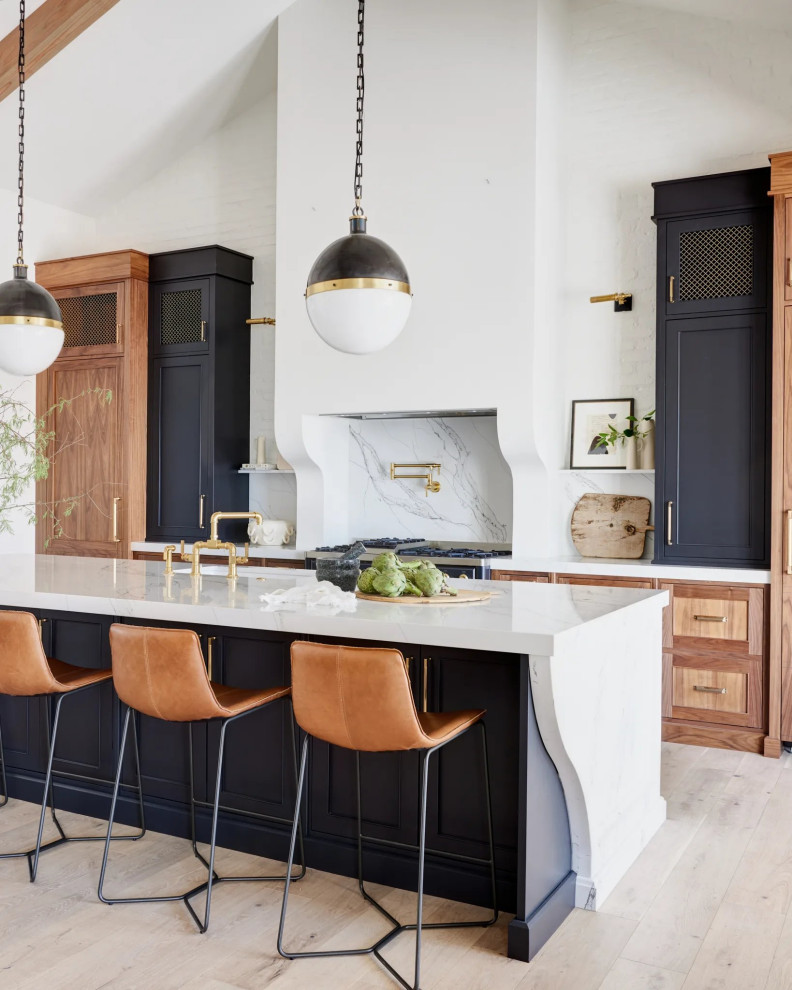 Example of a transitional home design design in Phoenix