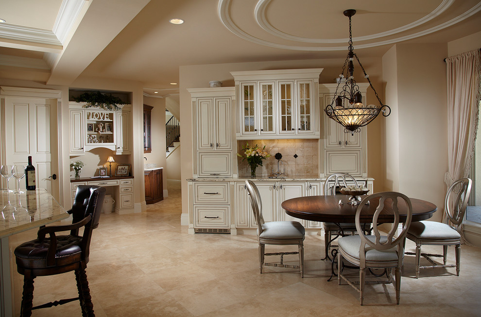 Transitional l-shaped eat-in kitchen photo in Miami