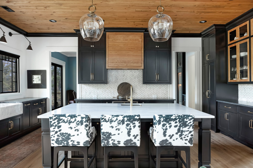 Design ideas for a country u-shaped kitchen in Raleigh with a farmhouse sink, shaker cabinets, black cabinets, multi-coloured splashback, light hardwood floors and with island.