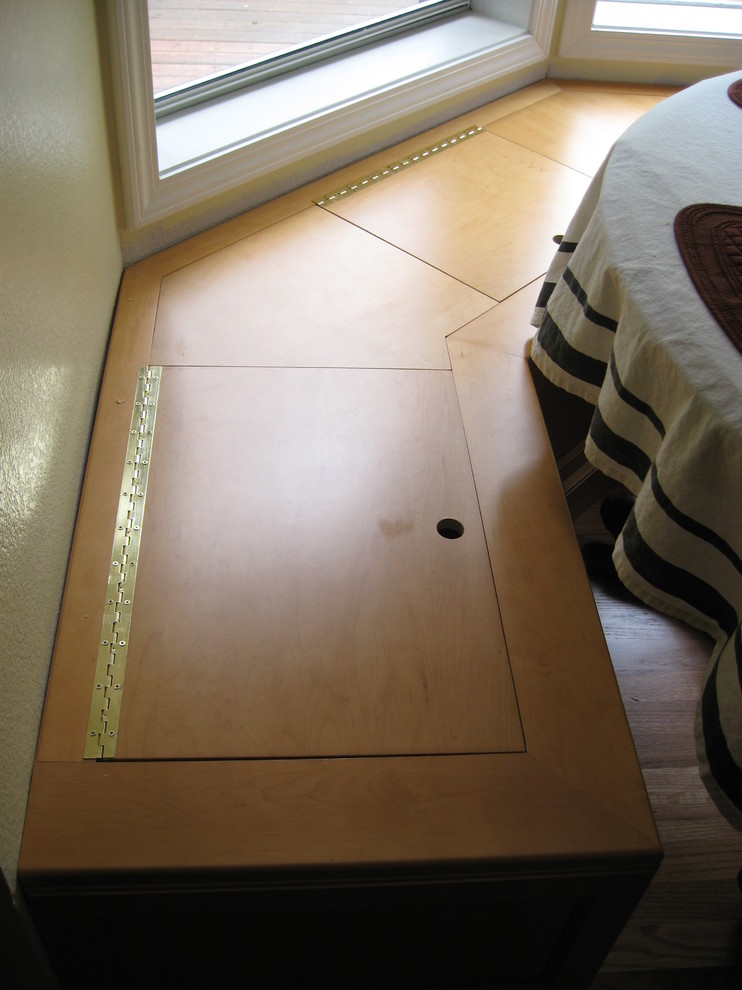 Transitional home design photo in Seattle