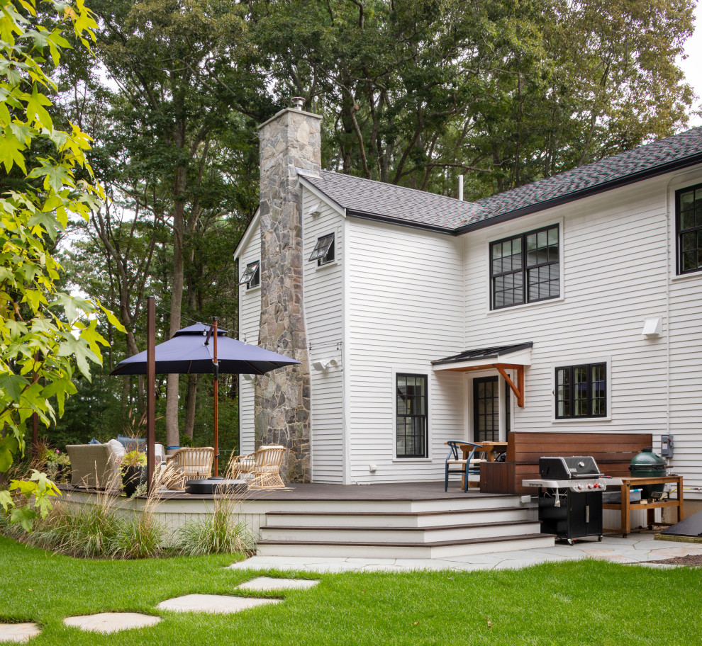 Example of a transitional deck design in Portland Maine